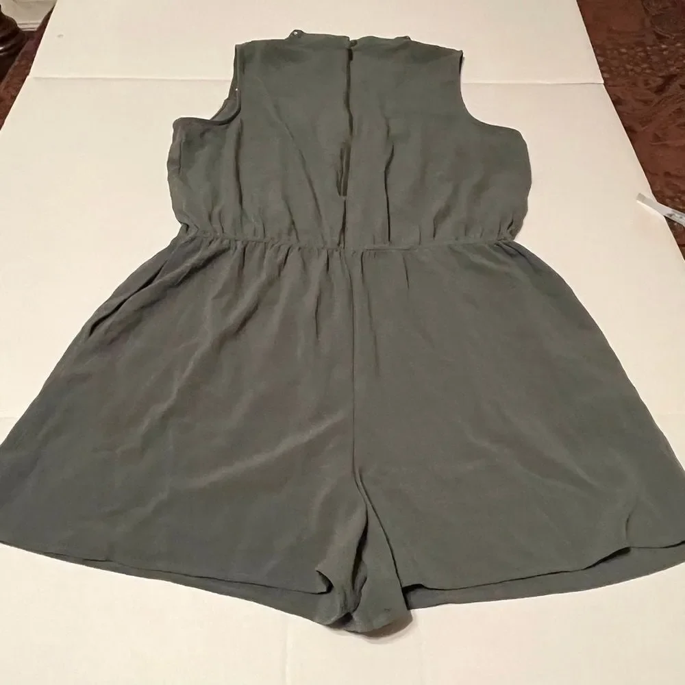 Xhilaration green size XXL sleeveless lace back zippered‎ boho romper FLAW